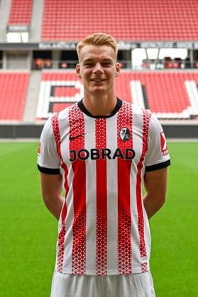 Philipp Lienhart (SC Freiburg, 03) GER, SC Freiburg, Fussball, 1. BL, Portraettermin 2025 2026, 30.07.2025 GER, SC Freiburg, Fussball, 1. BL, Portraettermin 2025 2026, 30.07.2025 Freiburg *** Philipp Lienhart SC Freiburg, 03 GER, SC Freiburg, Football, 1 BL, portrait date 2025 2026, 30 07 2025 GER, SC Freiburg, Football, 1 BL, portrait date 2025 2026, 30 07 2025 Freiburg Copyright: xEibner-Pressefoto ThomasxHessx EP_THS