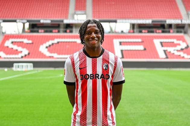 Johan Manzambi (SC Freiburg, 44) GER, SC Freiburg, Fussball, 1. BL, Portraettermin 2025 2026, 30.07.2025 GER, SC Freiburg, Fussball, 1. BL, Portraettermin 2025 2026, 30.07.2025 Freiburg *** Johan Manzambi SC Freiburg, 44 GER, SC Freiburg, Football, 1 BL, portrait date 2025 2026, 30 07 2025 GER, SC Freiburg, Football, 1 BL, portrait date 2025 2026, 30 07 2025 Freiburg Copyright: xEibner-Pressefoto ThomasxHessx EP_THS