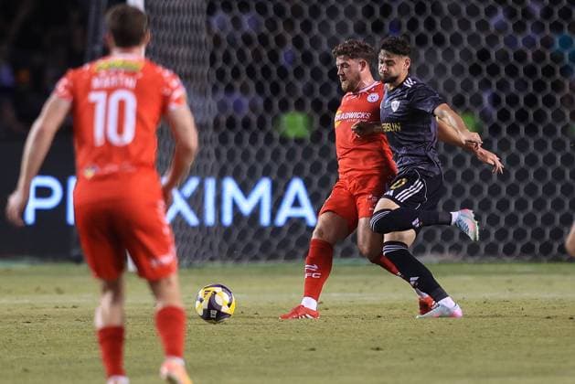 UEFA Champions League Second Qualifying Round Second Leg, Tofiq Bahramov Republican Stadium, Baku, Azerbaijan 30 7 2025 Qarabag vs Shelbourne Shelbourne™s Sam Bone in action with Qarabag™s NÉ™riman AxundzadÉ™ Sam Bone in action with NÉ™riman AxundzadÉ™ 30 7 2025  Copyright: x INPHO AleksandarxDjorovicx AS4A2545