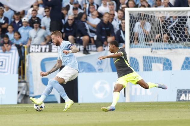 MALMÖ, SWEDEN 20250730 Malmös Pontus Jansson and RFSs DÃ¢vis Ikaunieks during Wednesdays Champions League second qualifying round football match between Swedens Malmö FF and Latvias RFS at Eleda Stadion, New Malmö Stadium, in Malmö July 30, 2025 MALMÖ SWEDEN x10600x  Copyright: xAndreasxHillergren TTx CHAMPIONS LEAGUE KVAL MALMÖ FF-RFS