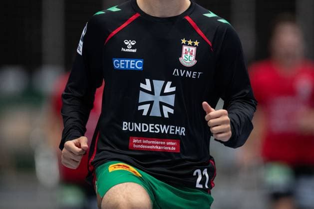 30 07 2025, xtgx, handball, test match, SC Magdeburg Fredericia Handboldklub v l SC Magdeburg advertises on the warm-up jerseys for the Bundeswehr symbol photo, symbol image, advertising, sponsor, Bundeswehr, army, military Ilsenburg