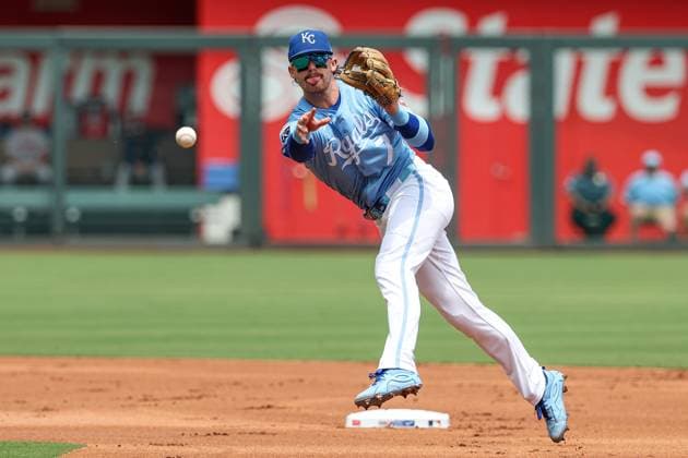 July 30, 2025: Kansas City Royals shortstop Bobby Witt Jr. (7) throws to first during the first inning against the Atlanta Braves at Kauffman Stadium in Kansas City, MO. CSM Kansas City United States of America - ZUMAc04_ 20250730_zma_c04_052 Copyright: xDavidxSmithx