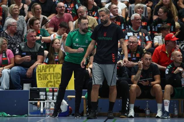 30 07 2025, xtgx, Handball, Test match, SC Magdeburg Fredericia Handboldklub f l Physiotherapist Steffen Mantai, Bennet Wiegert Magdeburg, Coach Ilsenburg