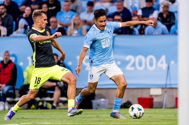 250730 Dmitrijs Zelenkovs of FK RFS and Adrian Skogmar of Malmö FF during the UEFA Champions League qualifier football match between Malmö FF and FK RFS on July 30, 2025 in Malmö Photo Christian Örnberg BILDBYRAN COP 166 CO0596 fotboll football soccer fotball uefa champions league qualifier champions league malmö ff fk rfs bbeng bbauto  Copyright: CHRISTIANxÖRNBERG BB250730CO062