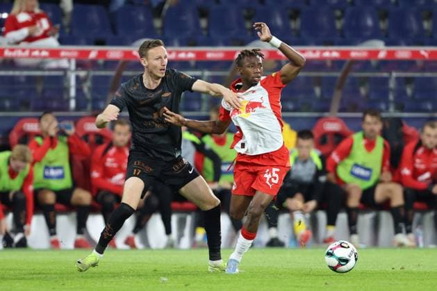 SOCCER - UEFA CL, RBS vs Brann SALZBURG,AUSTRIA,30.JUL.25 - SOCCER - UEFA Champions League, qualification, Red Bull Salzburg vs SK Brann Bergen. Image shows Joachim Soltvedt (Brann) and Dorgeles Nene (RBS).  GEPAxpictures xMathiasxMandl