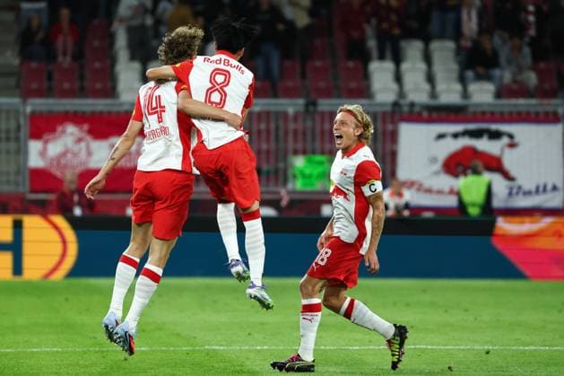 SOCCER - UEFA CL, RBS vs Brann SALZBURG,AUSTRIA,30.JUL.25 - SOCCER - UEFA Champions League, qualification, Red Bull Salzburg vs SK Brann Bergen. Image shows the rejoicing of Maurits Kjaergaard (RBS) with his teammates.  GEPAxpictures xDavidxGeieregger
