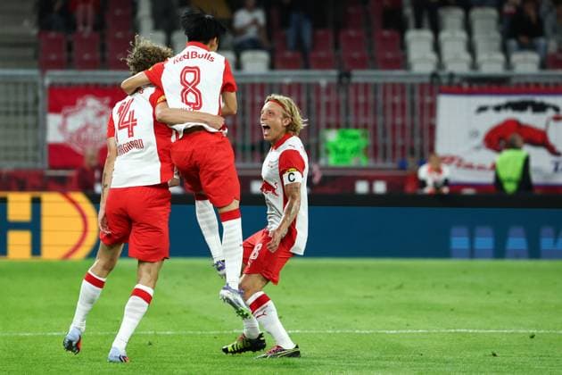 SOCCER - UEFA CL, RBS vs Brann SALZBURG,AUSTRIA,30.JUL.25 - SOCCER - UEFA Champions League, qualification, Red Bull Salzburg vs SK Brann Bergen. Image shows the rejoicing of scorer Maurits Kjaergaard with his teammates Sota Kitano and Mads Bidstrup (RBS).  GEPAxpictures xDavidxGeieregger