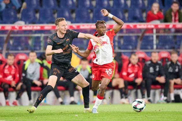 Salzburg, Austria July 30, 2025 Champions League qualification 2025 2026 RB Salzburg vs SK Brann In the picture from left in the duel Joachim Soltvedt SK , Dorgeles Nene RB Red Bull Arena Copyright: xFotostandx xWassmuthx