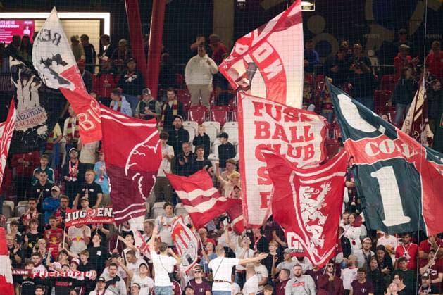Salzburg, Austria July 30, 2025 Champions League qualification 2025 2026 RB Salzburg vs SK Brann In the picture Salzburg fans waving fan flags and scarves in the Red Bull Arena fan curve Copyright: xFotostandx xWassmuthx