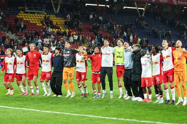 SOCCER - UEFA CL, RBS vs Brann SALZBURG,AUSTRIA,30.JUL.25 - SOCCER - UEFA Champions League, qualification, Red Bull Salzburg vs SK Brann Bergen. Image shows the celebration of RBS after the game.  GEPAxpictures xDavidxGeieregger