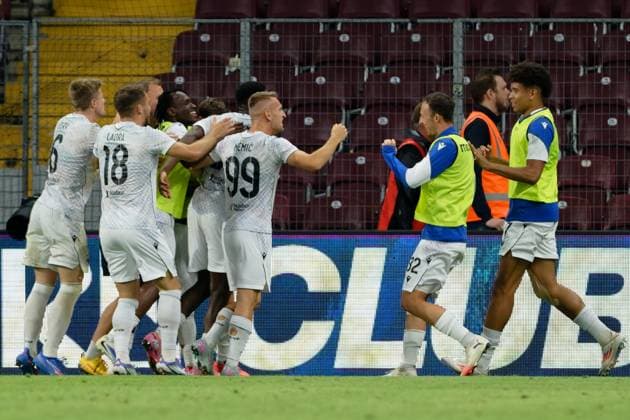 Geneva, Switzerland, July 30 2025 : Rafiu Durosinmi (17 Viktoria Plzen) celebrates after scoring his team s third goal with teammates during the UEFA Champions League Second Qualifying Round match between Servette FC and Viktoria Plzen at Stade de Geneve in Geneva, Switzerland (Giuseppe Velletri SPP) Copyright: xGiuseppexVelletrix xSPPx spp-en-GiVeSp-DZ9_9818