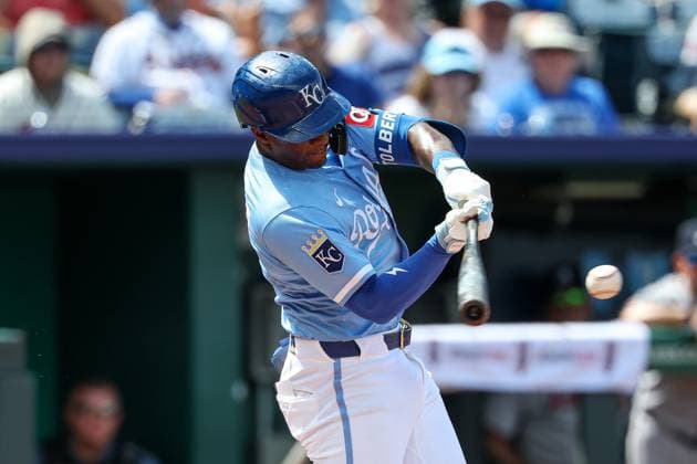 July 30, 2025: Kansas City Royals left fielder Tyler Tolbert (2) hits a single against the Atlanta Braves during the eighth inning at Kauffman Stadium in Kansas City, MO. CSM Kansas City United States of America - ZUMAc04_ 20250730_zma_c04_066 Copyright: xDavidxSmithx