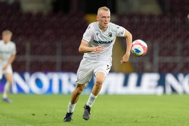 Geneva, Switzerland, July 30 2025 : Karel Spacil (5 Viktoria Plzen) controls the ball (action) during the UEFA Champions League Second Qualifying Round match between Servette FC and Viktoria Plzen at Stade de Geneve in Geneva, Switzerland (Giuseppe Velletri SPP) Copyright: xGiuseppexVelletrix xSPPx spp-en-GiVeSp-DZ9_9473