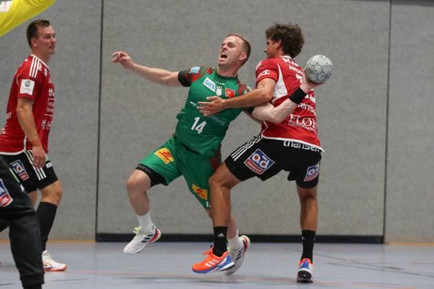30 07 2025, xgox, handball test match SC Magdeburg Fredericia Handboldklub emspor, v l Omar Ingi Magnusson Magdeburg, 14 , Mads Kjeldgaard Fredericia, 15 duel, duel, fight, tackle Ilsenburg