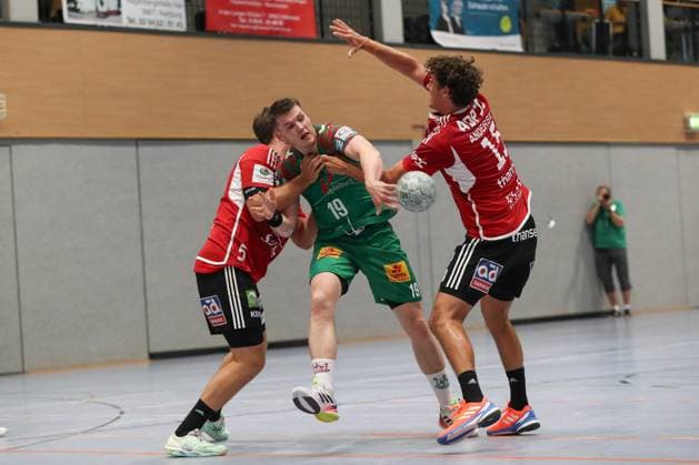 30 07 2025, xgox, handball test match SC Magdeburg Fredericia Handboldklub emspor, v l Kristian Hubert Larsen Fredericia, 5 , Elvar Oern Jonsson Magdeburg, 19 , Mads Kjeldgaard Fredericia, 15 duel, duel, fight, tackle Ilsenburg