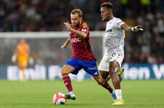 Geneva, Switzerland, July 30 2025 : Timothe Cognat (8 Servette FC) goes forward (action) Sampson Dweh (40 Viktoria Plzen) during the UEFA Champions League Second Qualifying Round match between Servette FC and Viktoria Plzen at Stade de Geneve in Geneva, Switzerland (Giuseppe Velletri SPP) Copyright: xGiuseppexVelletrix xSPPx spp-en-GiVeSp-DZ9_9576