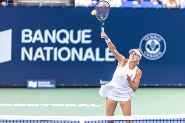 July 30, 2025, Montreal, Quebec, Canada: PEYTON STEARNS (32) from USA smash in first set against Emma Raducanu from great britain in round of 64 at Canadian Open at IGA stadium in Montreal, Quebec, Canada on 2024-05-24 Montreal Canada - ZUMAl189 20250730_zsp_l189_093 Copyright: xYannickxLegarex