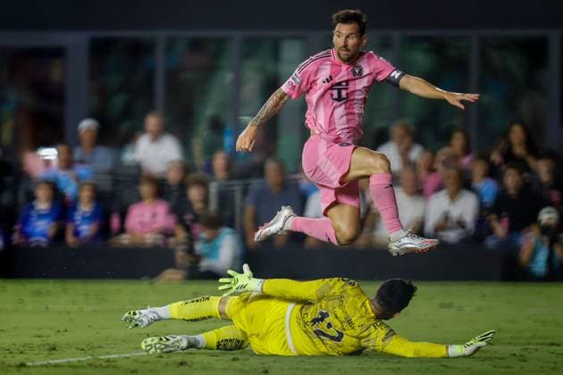 FT. LAUDERDALE, FL - JULY 30: Inter Miami forward Lionel Messi (10) in action during a Leagues Cup soccer match between Inter Miami CF and Atlas at Chase Stadium on July 30, 2025 in Fort Lauderdale, Florida.(Photo by Chris Arjoon Icon Sportswire) SOCCER: JUL 30 Leagues Cup Inter Miami vs Atlas EDITORIAL USE ONLY Icon25073000155