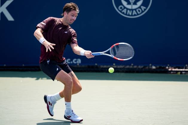 TORONTO, ON - JULY 30: Cameron Norrie (GBR) returns the ball during his second round match at ATP, Tennis Herren National Bank Open on July 30, 2025 at Sobeys Stadium in Toronto, ON, Canada (Photo by Julian Avram Icon Sportswire) TENNIS: JUL 30 National Bank Open EDITORIAL USE ONLY Icon2507300080