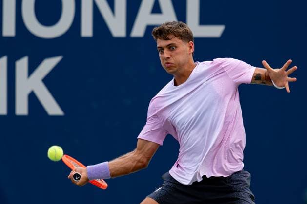 TORONTO, ON - JULY 30: Flavio Cobolli (ITA) returns the ball during his second round match at ATP, Tennis Herren National Bank Open on July 30, 2025 at Sobeys Stadium in Toronto, ON, Canada (Photo by Julian Avram Icon Sportswire) TENNIS: JUL 30 National Bank Open EDITORIAL USE ONLY Icon2507300101