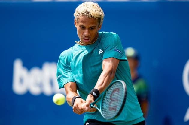 TORONTO, ON - JULY 30: Gabriel Diallo (CAN) returns the ball during his second round match at ATP, Tennis Herren National Bank Open on July 30, 2025 at Sobeys Stadium in Toronto, ON, Canada (Photo by Julian Avram Icon Sportswire) TENNIS: JUL 30 National Bank Open EDITORIAL USE ONLY Icon2507300114