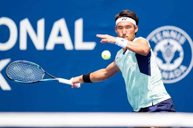 TORONTO, ON - JULY 30: Yunchaokete Bu (CHN) returns the ball during his second round match at ATP, Tennis Herren National Bank Open on July 30, 2025 at Sobeys Stadium in Toronto, ON, Canada (Photo by Julian Avram Icon Sportswire) TENNIS: JUL 30 National Bank Open EDITORIAL USE ONLY Icon2507300089
