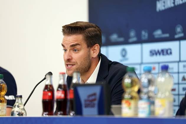 31 07 2025, xrekx, Soccer 2 Bundesliga, Karlsruher SC Press Conference v l Michael Becker Managing Director Karlsruher SC DFL DFB REGULATIONS PROHIBIT ANY USE OF PHOTOGRAPHS as IMAGE SEQUENCES and or QUASI VIDEO Karlsruhe