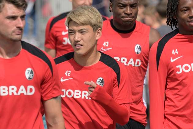 GER, Freiburg, Soccer, Baden Wuerttemberg, SC Freiburg, Training, at Europa Park Stadium, Training ground, v l Ritsu Doan SC Freiburg , on the way to training, 31 07 2025 Copyright: HMBxMedia UwexKoch
