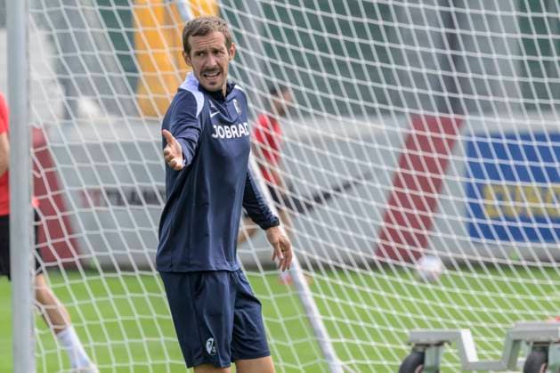 GER, Freiburg, Soccer, Baden Wuerttemberg, SC Freiburg, Training, at Europa Park Stadium, Training ground, f l Julian Schuster SC Freiburg, Coach , observes the training of his team, gives instructions, 31 07 2025 Copyright: HMBxMedia UwexKoch