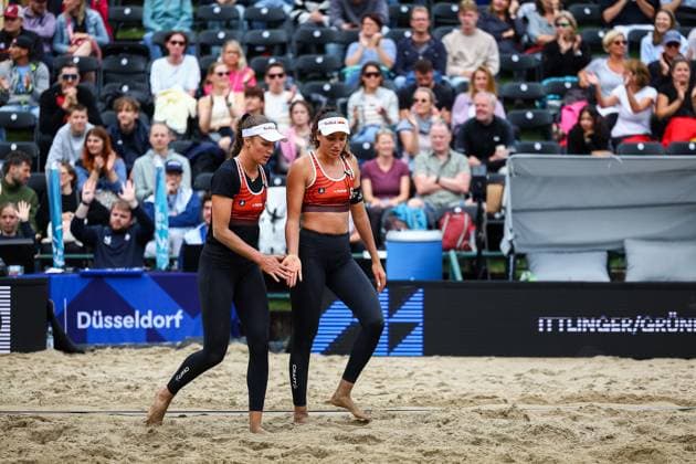Beach volleyball I European Championship 2025 I Group stage I 31 07 2025 Anouk VergÃ DÃ prÃ Switzerland and ZoÃ VergÃ DÃ prÃ Switzerland Düsseldorf Rochusclub Düsseldorfer Tennisclub e V Germany Copyright: xLobeca JasperxLorenzx