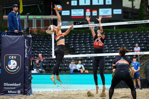 Beach volleyball I European Championship 2025 I Group stage I 31 07 2025 Attack Sandra Ittlinger Germany against Block Anouk VergÃ DÃ prÃ Switzerland Düsseldorf Rochusclub Düsseldorfer Tennisclub e V Germany Copyright: xLobeca JasperxLorenzx