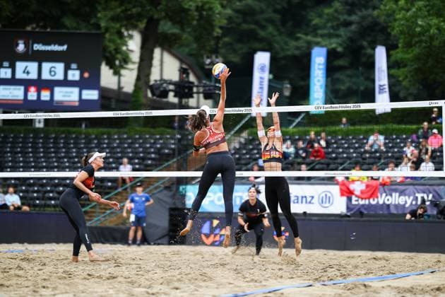 Beach Volleyball I European Championship 2025 I Group Stage I 31 07 2025 Attack ZoÃ VergÃ DÃ prÃ Switzerland vs Block Sandra Ittlinger Germany Düsseldorf Rochusclub Düsseldorfer Tennisclub e V Germany Copyright: xLobeca JasperxLorenzx
