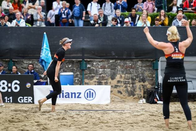 Beach volleyball I European Championship 2025 I Group stage I 31 07 2025 Cheers for Hanna Marie Schieder Germany and Karla Borger Germany Düsseldorf Rochusclub Düsseldorfer Tennisclub e V Germany Copyright: xLobeca JasperxLorenzx