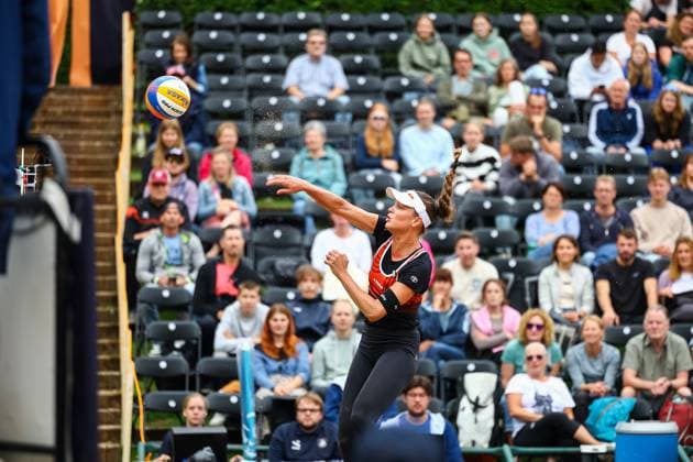 Beach volleyball I European Championship 2025 I Group stage I 31 07 2025 Attack Anouk VergÃ DÃ prÃ Switzerland Düsseldorf Rochusclub Düsseldorfer Tennisclub e V Germany Copyright: xLobeca JasperxLorenzx
