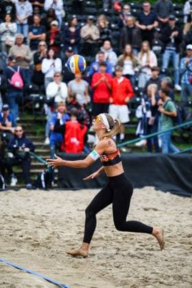 Beach volleyball I European Championship 2025 I Group stage I 31 07 2025 Serve Sandra Ittlinger Germany Düsseldorf Rochusclub Düsseldorfer Tennisclub e V Germany Copyright: xLobeca JasperxLorenzx