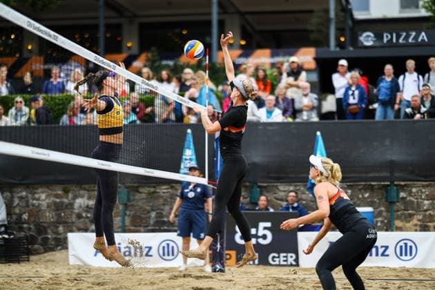 Beach volleyball I European Championship 2025 I Group stage I 31 07 2025 Daniela Ãlvarez Mendoza Spain in the block against the attack of Hanna Marie Schieder Germany Düsseldorf Rochusclub Düsseldorfer Tennisclub e V Germany Copyright: xLobeca JasperxLorenzx