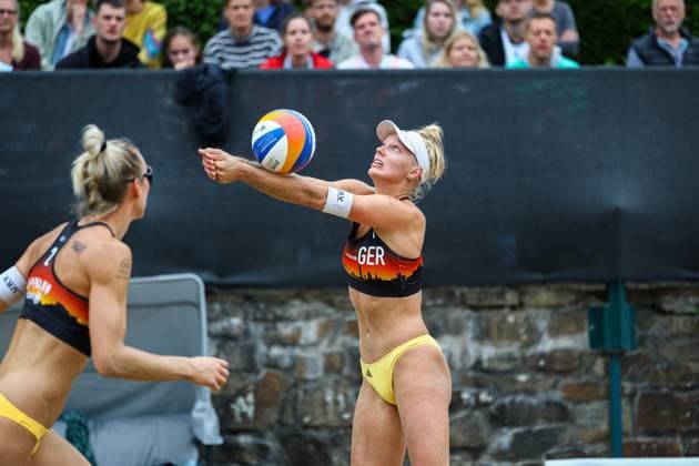 Beach volleyball I European Championships 2025 I Group stage I 31 07 2025 Linda Bock Germany hits the ball in Düsseldorf Rochusclub Düsseldorfer Tennisclub e V Germany Copyright: xLobeca JasperxLorenzx