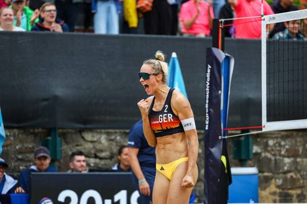 Beach volleyball I European Championship 2025 I Group stage I 31 07 2025 Louisa Lippmann Germany clenches her fist and screams Düsseldorf Rochusclub Düsseldorfer Tennisclub e V Germany Copyright: xLobeca JasperxLorenzx
