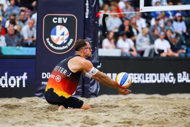 Beach volleyball I European Championships 2025 I Group stage I 31 07 2025 Jonas Sagstetter Germany digs Düsseldorf Rochusclub Düsseldorfer Tennisclub e V Germany Copyright: xLobeca JasperxLorenzx