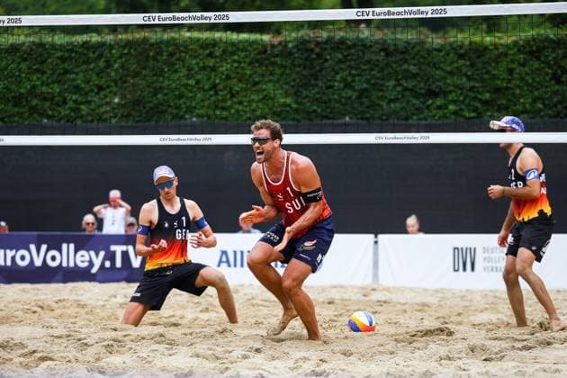 Beach volleyball I European Championship 2025 I Group stage I 31 07 2025 Cheers for Marco Krattiger Switzerland after successful block Düsseldorf Rochusclub Düsseldorfer Tennisclub e V Germany Copyright: xLobeca JasperxLorenzx