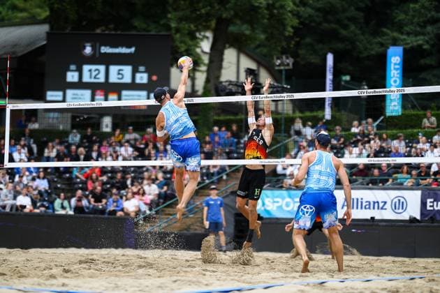 Beach volleyball I European Championship 2025 I Group stage I 31 07 2025 Attack Christian Sandlie Sorum Norway Düsseldorf Rochusclub Düsseldorfer Tennisclub e V Germany Copyright: xLobeca JasperxLorenzx