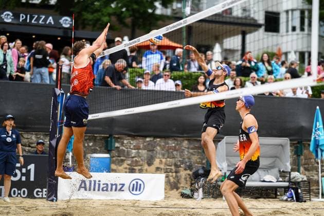 Beach volleyball I European Championship 2025 I Group stage I 31 07 2025 Blocker Marco Krattiger Switzerland against attacker Tilo Rietschel Germany Düsseldorf Rochusclub Düsseldorfer Tennisclub e V Germany Copyright: xLobeca JasperxLorenzx