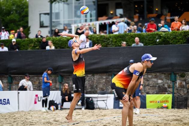 Beach volleyball I European Championship 2025 I Group stage I 31 07 2025 Serve Momme Lorenz Germany Düsseldorf Rochusclub Düsseldorfer Tennisclub e V Germany Copyright: xLobeca JasperxLorenzx