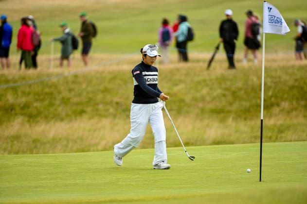 31st July 2025; Royal Porthcawl Golf Club, Porthcawl, Wales; AIG Womens Open Golf, Round 1; Shuri Sakuma marks her ball on the green  AledxHopkins