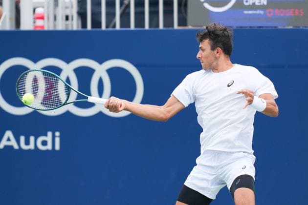 ATP, Tennis Herren Masters 1000 National Bank Open Toronto Presented by Rogers 2025 - Day 6 Emilio Nava of the United States plays a forehand against Karen Khachanov of Russia during the Men s Singles third round match on day 6 of the ATP Masters 1000 National Bank Open at Sobeys Stadium. on July 31, 2025 in Toronto, Canada. (Photo by Leonardo Ramirez Eyepix Group) Copyright: xLeonardoxRamirezx xEyepixxGroupx LR-31072025-02956