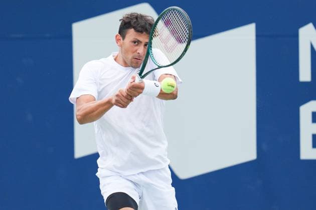 ATP, Tennis Herren Masters 1000 National Bank Open Toronto Presented by Rogers 2025 - Day 6 Emilio Nava of the United States plays a backhand against Karen Khachanov of Russia during the Men s Singles third round match on day 6 of the ATP Masters 1000 National Bank Open at Sobeys Stadium. on July 31, 2025 in Toronto, Canada. (Photo by Leonardo Ramirez Eyepix Group) Copyright: xLeonardoxRamirezx xEyepixxGroupx LR-31072025-03077