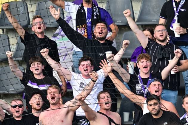 GOTHENBURG, SWEDEN 20250731 Anderlecht supporters during Thursday s football match, second qualifying round for the Europa League, between Sweden s BK Häcken and Belgium s RSC Anderlecht at Hisingen Arena in Gothenburg, Sweden, July 31, 2025 GÖTEBORG SWEDEN x9200x  Copyright: xHannaxBrunlöf TTx EUROPA LEAGUE QUALIFYING HÄCKEN-ANDERLECHT