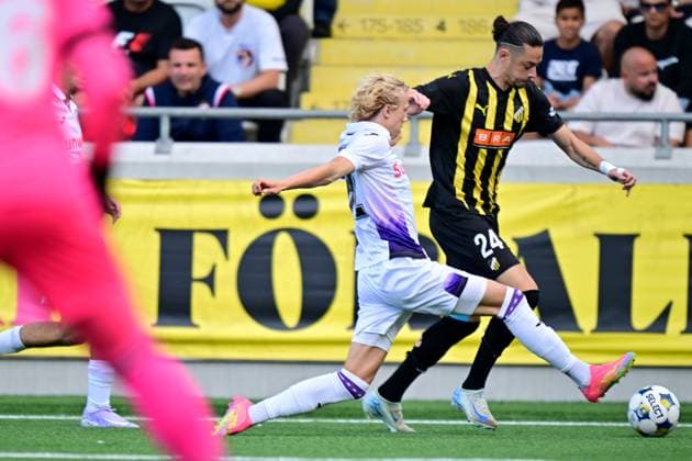 GÖTEBORG, SWEDEN 20250731 Anderlechts Basile Vroninks against Häckens Amor Layouni during Thursdays football match, second qualifying round of the Europa League, between Swedens BK Häcken and Belgiums RSC Anderlecht at Hisingen Arena in Gothenburg, Sweden, July 31, 2025 GÖTEBORG SWEDEN x9200x  Copyright: xHannaxBrunlöf TTx EUROPA LEAGUE KVAL HÄCKEN-ANDERLECHT