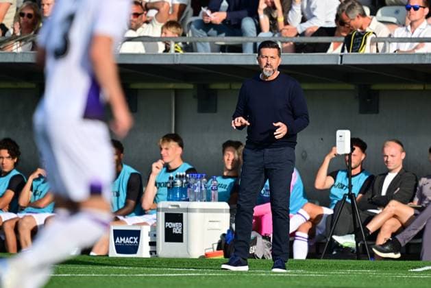 GÖTEBORG, SWEDEN 20250731 Anderlechts coach Besnik Hasi during Thursdays football match, second qualifying round of the Europa League, between Swedens BK Häcken and Belgiums RSC Anderlecht at Hisingen Arena in Gothenburg, Sweden, July 31, 2025 GÖTEBORG SWEDEN x9200x  Copyright: xHannaxBrunlöf TTx EUROPA LEAGUE KVAL HÄCKEN-ANDERLECHT