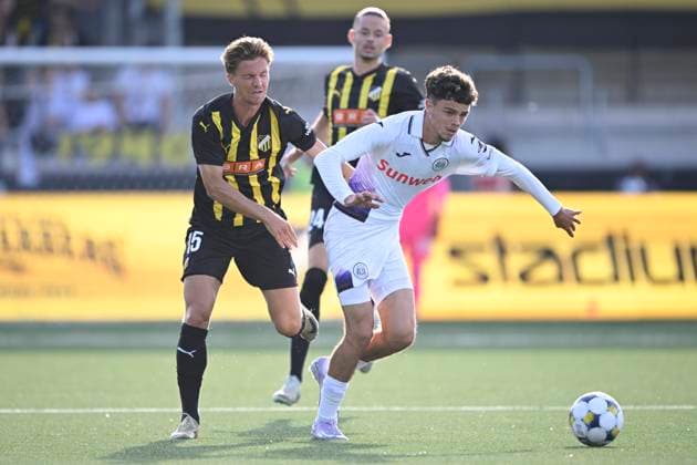 BK Hacken v RSC Anderlecht - UEFA Europa League GOTHENBURG, SWEDEN - JULY 31 : Degreef Tristan midfielder of RSC Anderlecht is challenged by Holm Samuel Leach midfielder of BK Hacken during the UEFA Europa League 2025 26 second qualifying round second leg between BK Hacken and RSC Anderlecht on July 31, 2025 in Gothenburg, Sweden, 31 07 2025 Gothenburg Sweden  Copyright: xNicoxVereeckenx